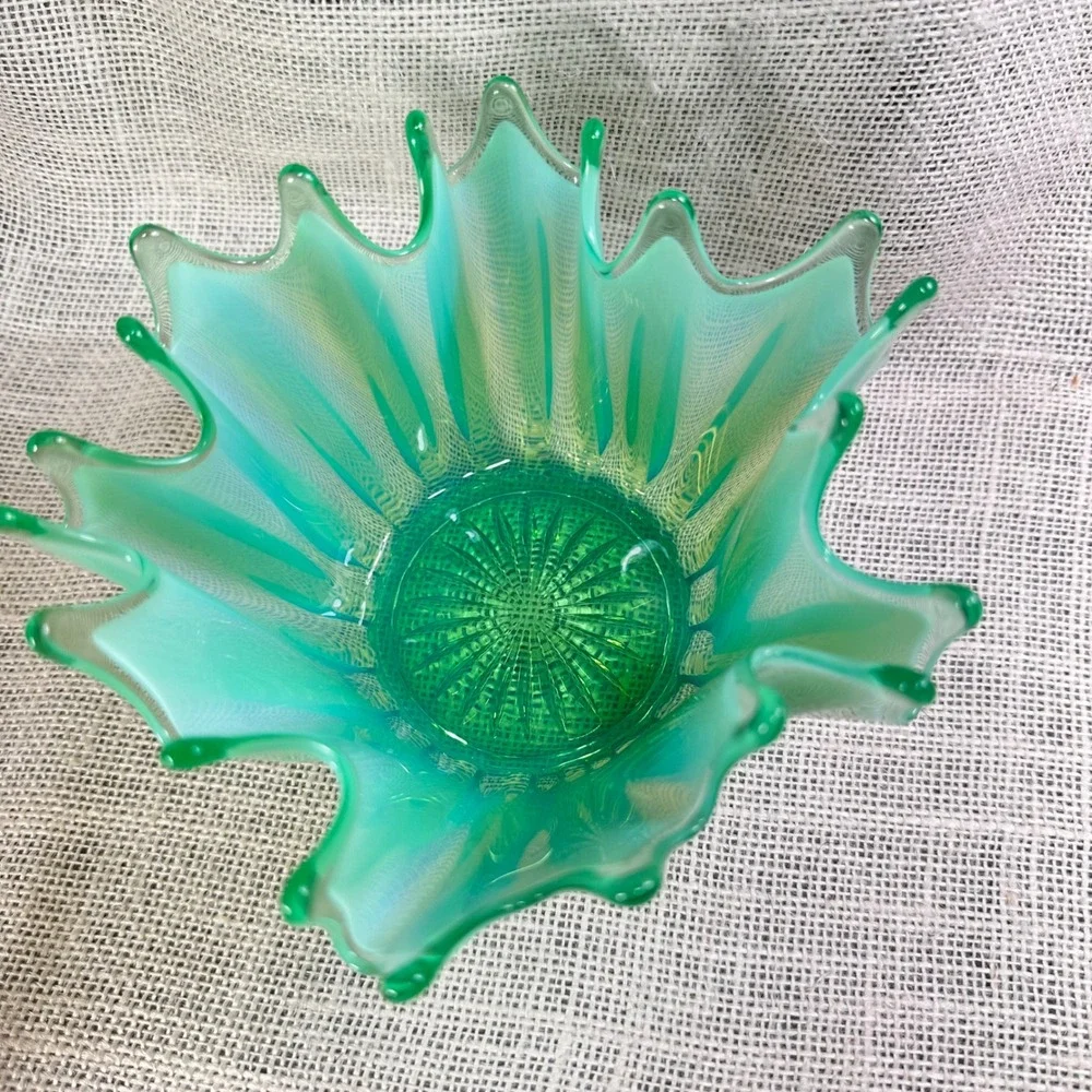 Fostoria Heirloom Green Opalescent Handkerchief Bowl MCM Art Glass Vintage